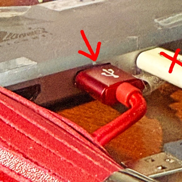 TASSLE, HAS 4 SHORT COMPUTER CABLES WITH DIFFERENT CONNECTION ENDS FOR CHARGING, - Picture 5 of 9